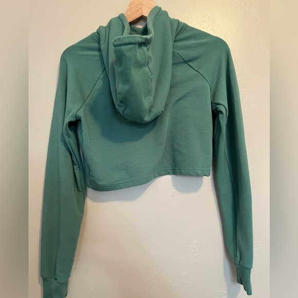Green Gymshark Women's Cropped Hoodie - Picture 9 of 11